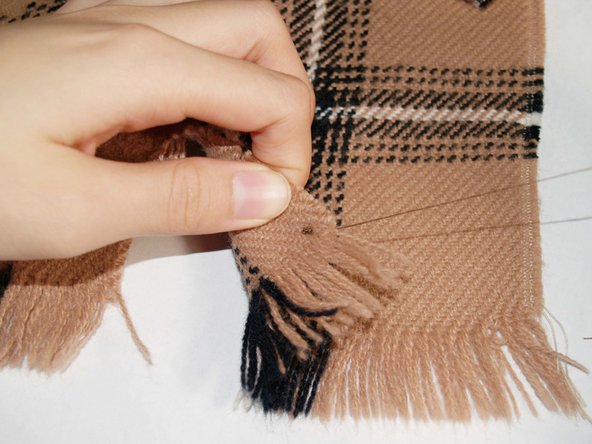 How to Repair a Rip in a Cashmere Scarf: crwdns2935265:04crwdnd2935265:02crwdnd2935265:02crwdne2935265:0