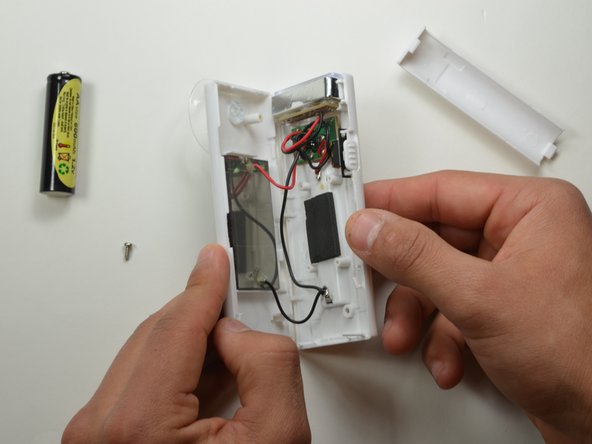 Nokero N400 LED Panel Replacement, Pry Open Back Cover: crwdns2935265:03crwdnd2935265:02crwdnd2935265:02crwdne2935265:0