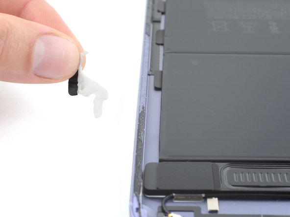 iPad Air (5. Generation) Akku tauschen, Elastische Klebestreifen entfernen: Schritt 27, Bild 3 von 3
