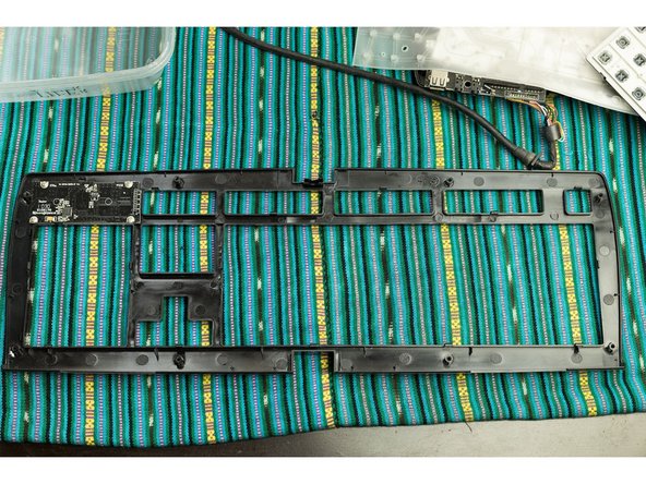 How to disassemble for cleaning, Separated frame and front plate: passo 8, immagine 3 di 3