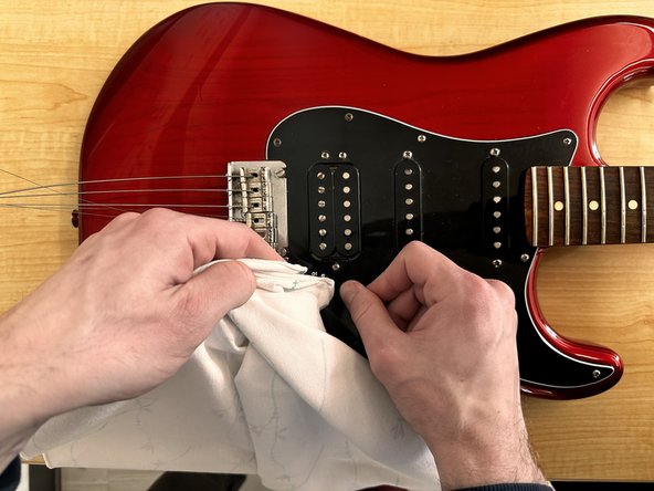 Fender Stratocaster Volume Potentiometer Replacement: passo 3, immagine 2 di 3