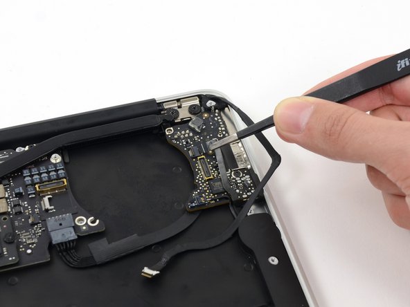 MacBook Air 11" Early 2014 I/O Board Replacement: crwdns2935265:015crwdnd2935265:03crwdnd2935265:03crwdne2935265:0