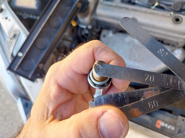 Chevrolet AVEO 2002-2011  - Mantenimiento Preventivo, Limpieza de bujias.: paso 7, imagen 1 de 3