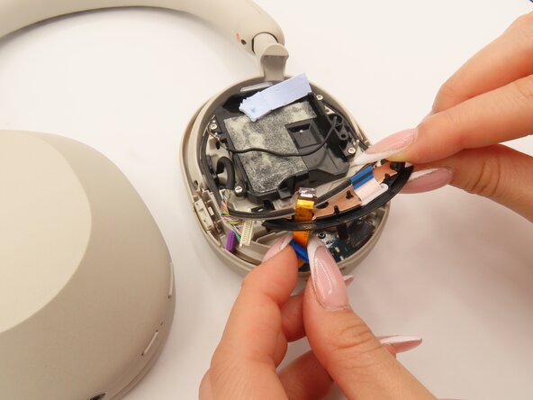 Sony WH-1000XM5 Charging Board Replacement, Charging Board: crwdns2935265:07crwdnd2935265:03crwdnd2935265:03crwdne2935265:0