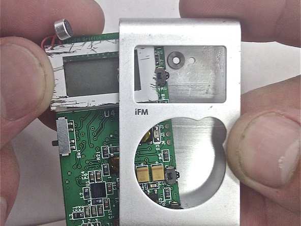 Disassembling Griffin iFM 4027 LCD Screen Cover, Media Player Accessory: crwdns2935265:07crwdnd2935265:02crwdnd2935265:02crwdne2935265:0