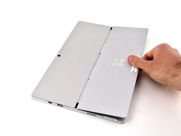 如何更换Microsoft Surface Pro 4的铰链支架: 步骤 3 中的图像 1，2