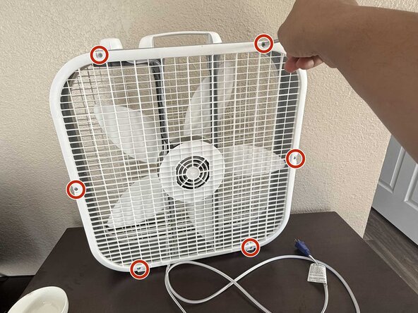 Lasko B20200 Rotor Replacement, Rotor Replacement: 手順 1、 3の画像 2