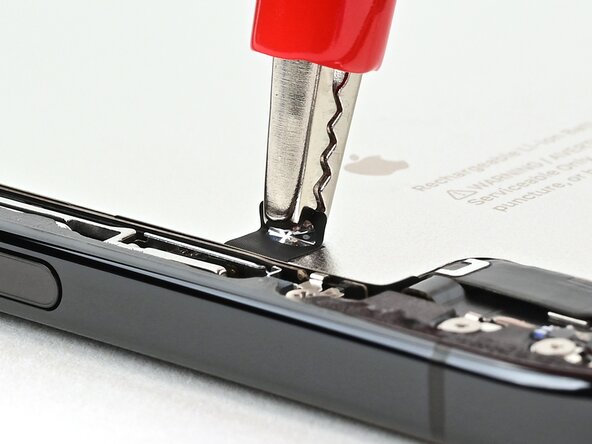 iPhone Air Battery Replacement, Attach the alligator clips: crwdns2935265:025crwdnd2935265:02crwdnd2935265:03crwdne2935265:0