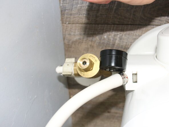How to Fix RV Toilet Water Pressure: crwdns2935265:014crwdnd2935265:02crwdnd2935265:03crwdne2935265:0