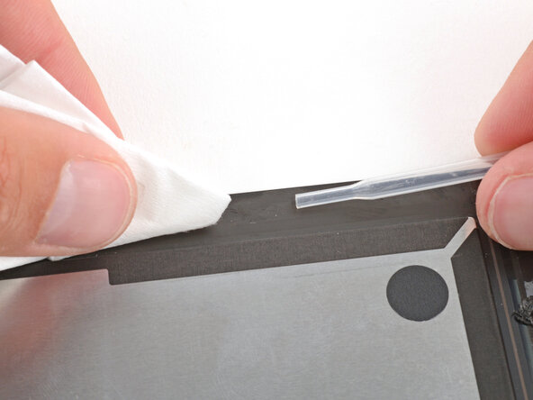 Microsoft Surface Pro 7+ Screen Replacement, Clean the frame: stap 42, afbeelding 2 van 2