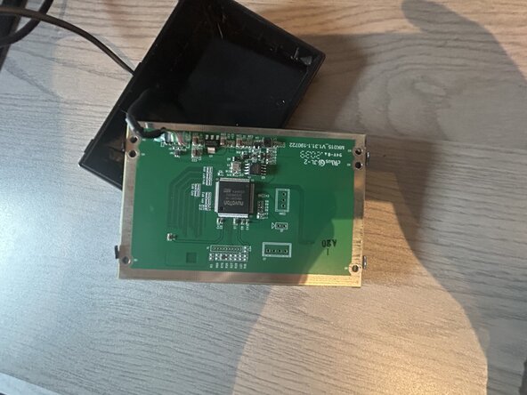 Elgato Stream Deck Classic Teardown, bend the tabs: crwdns2935265:04crwdnd2935265:02crwdnd2935265:02crwdne2935265:0