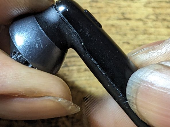 Jbl Tune 225TWS Battery Replacement, Reinstall battery cover 1: crwdns2935265:06crwdnd2935265:02crwdnd2935265:02crwdne2935265:0