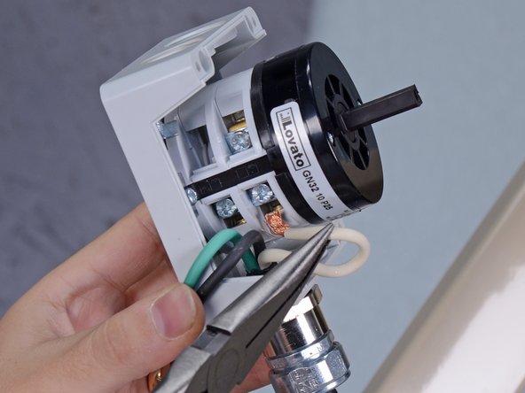 EDCO Disk Grinder 50200-HD On/Off Switch Replacement: crwdns2935265:023crwdnd2935265:02crwdnd2935265:02crwdne2935265:0