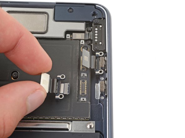 MacBook Air 2022 (M2) Thunderbolt Ports Replacement, Remove the Thunderbolt ports: crwdns2935265:015crwdnd2935265:02crwdnd2935265:03crwdne2935265:0