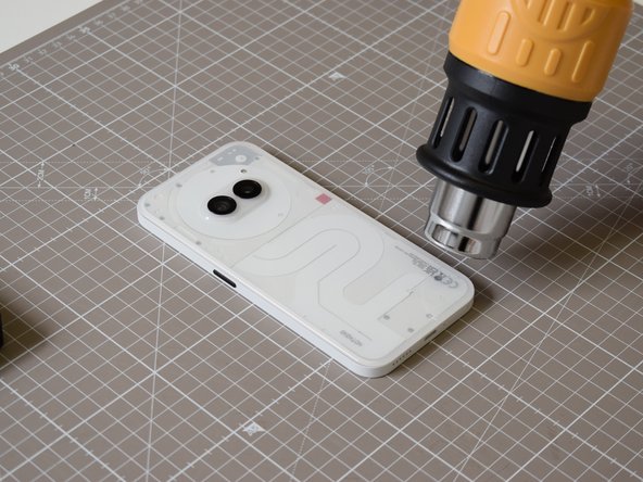 Nothing Phone (2a) Battery Replacement, Apply heat to back panel: crwdns2935265:01crwdnd2935265:02crwdnd2935265:03crwdne2935265:0