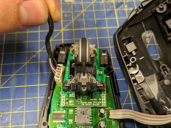 Logitech M500 Mouse Switch Replacement, Free the USB cable: crwdns2935265:03crwdnd2935265:02crwdnd2935265:02crwdne2935265:0