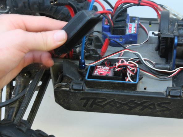 Traxxas Summit Steering Assembly Servo Replacement: crwdns2935265:08crwdnd2935265:02crwdnd2935265:03crwdne2935265:0