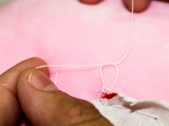 How to Patch a Hole on a Stuffed Toy: passo 7, immagine 2 di 2
