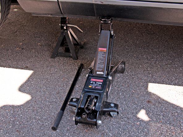 1984-1991 BMW 3 Series Oil Change (Straight 6 Models): crwdns2935265:04crwdnd2935265:03crwdnd2935265:03crwdne2935265:0