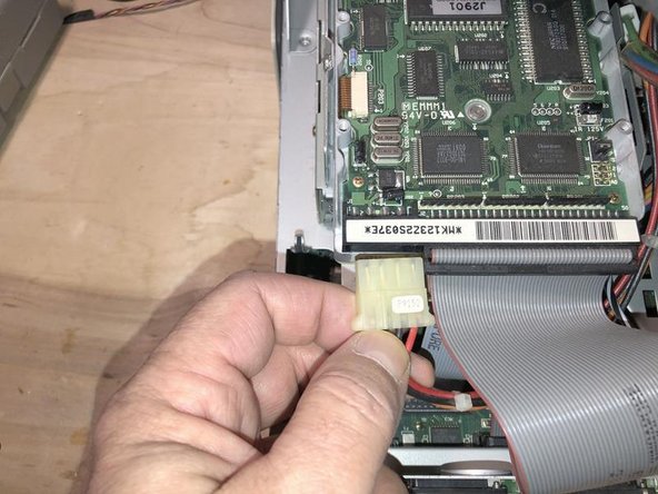 Macintosh Classic II Hard Drive Removal, Hard Drive: crwdns2935265:06crwdnd2935265:02crwdnd2935265:03crwdne2935265:0