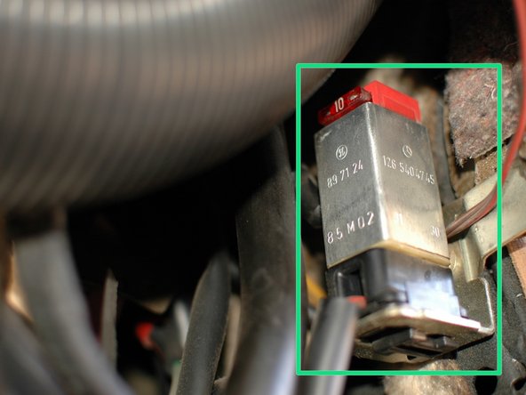 Disassembling Mercedes W123 Kick Panel: crwdns2935265:05crwdnd2935265:02crwdnd2935265:03crwdne2935265:0