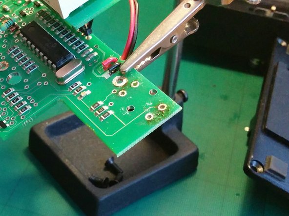 Tech21 NYC MIDI Mouse Tactile Switch Replacement, Desolder the tactile switch: crwdns2935265:03crwdnd2935265:02crwdnd2935265:02crwdne2935265:0