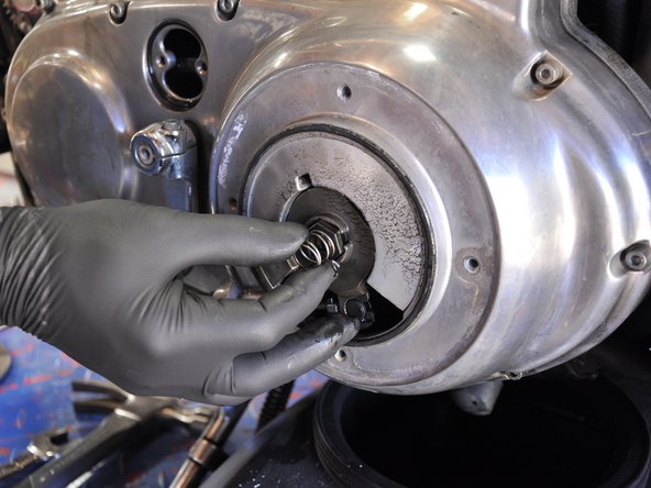 Harley-Davidson Sportster Evolution Transmission/Primary Oil Change: crwdns2935265:06crwdnd2935265:02crwdnd2935265:02crwdne2935265:0