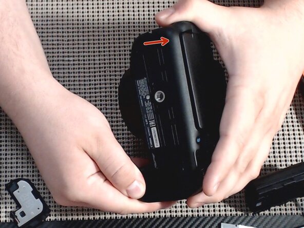 Canon EOS 6D Mark II DC/DC Power Board Replacement, Remove back cover: passo 10, imagem 1 %32