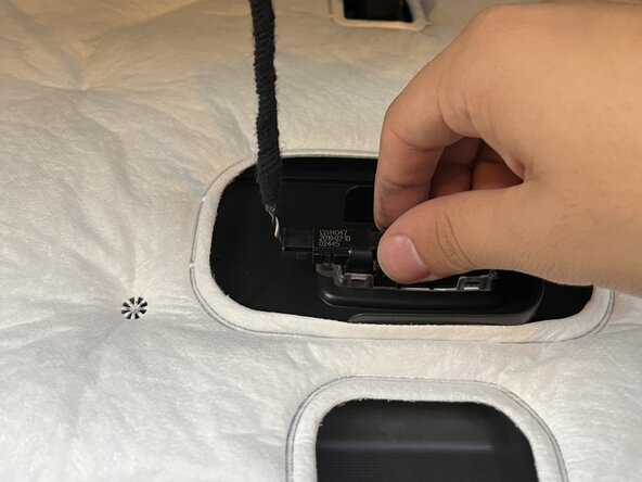 2019 Chevrolet Traverse Driver Side Trunk Taillight Replacement: step 4, image 1 of 3