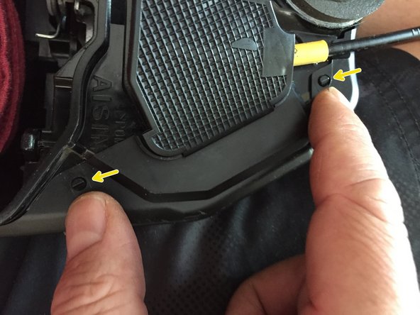 2012 Toyota Highlander Door Lock Actuator Motor Replacement, Disassemble the door lock actuator: crwdns2935265:017crwdnd2935265:02crwdnd2935265:03crwdne2935265:0