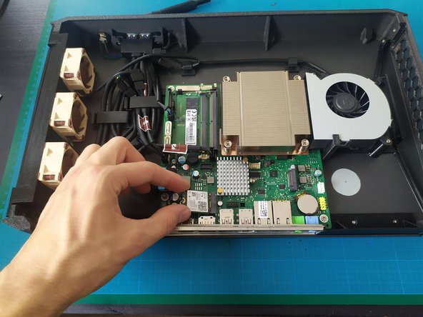 6- Montage PC Infinity, Installation de la carte Wifi: étape 27, image 1 de 2