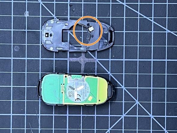 Tesla Model 3 Key Fob Teardown, PCB Extraction: crwdns2935265:05crwdnd2935265:02crwdnd2935265:03crwdne2935265:0