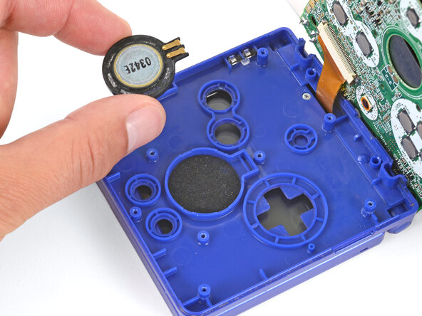 Nintendo Game Boy Advance SP Brightness Switch Replacement, Remove the speaker: crwdns2935265:07crwdnd2935265:03crwdnd2935265:03crwdne2935265:0