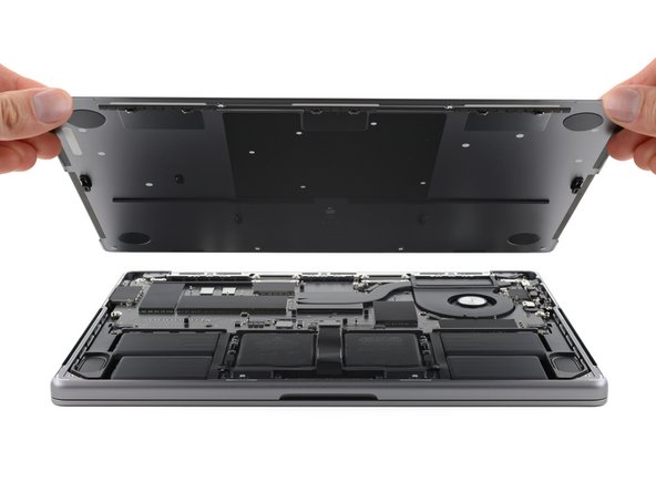 MacBook Pro 14" Late 2023 (M3) USB-C Ports Replacement, Remove the lower case: crwdns2935265:06crwdnd2935265:02crwdnd2935265:03crwdne2935265:0