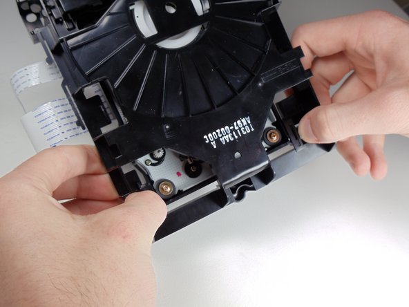 Samsung DVD-P230 Tray Motor Replacement: crwdns2935265:012crwdnd2935265:02crwdnd2935265:03crwdne2935265:0