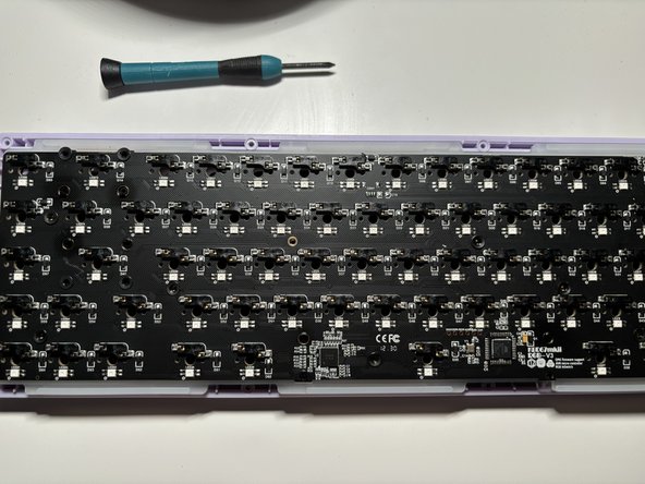 KBD67 Lite R4 Keyboard Keys Replacement, Unscrew the stabilizers: crwdns2935265:05crwdnd2935265:03crwdnd2935265:03crwdne2935265:0