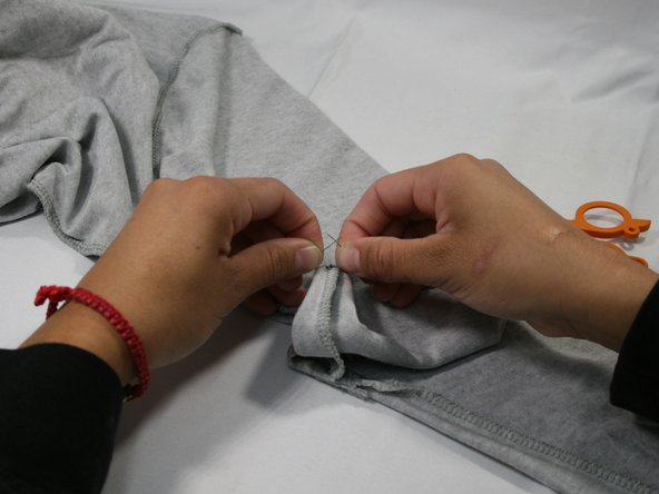 How to Fix a Split Seam on Shirt Sleeves: crwdns2935265:05crwdnd2935265:02crwdnd2935265:03crwdne2935265:0