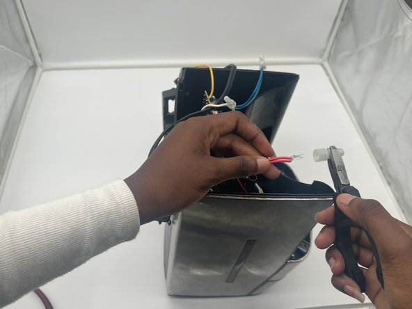 Cuisinart DGB-650 Motherboard Replacement: crwdns2935265:06crwdnd2935265:02crwdnd2935265:03crwdne2935265:0