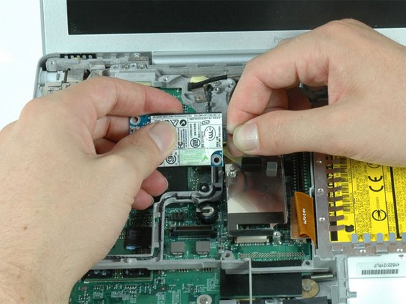 PowerBook G4 Aluminum 12" 1-1.5 GHz Display Data Cable Replacement: crwdns2935265:037crwdnd2935265:01crwdnd2935265:01crwdne2935265:0