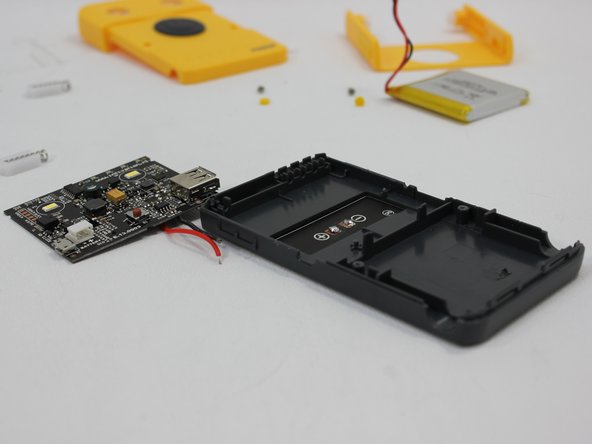 Waka Waka Power Plus Solar Panel Replacement, Remove the PCB: crwdns2935265:05crwdnd2935265:03crwdnd2935265:03crwdne2935265:0