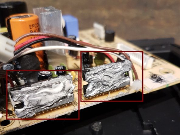 Logitech S-LG3 Subwoofer Logitech Soundman Speaker Capacitance Replacement, Apply thermal paste before final step: crwdns2935265:06crwdnd2935265:02crwdnd2935265:03crwdne2935265:0