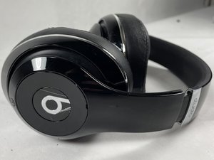 Beats Studio 3 wireless missing screws - Apple Community