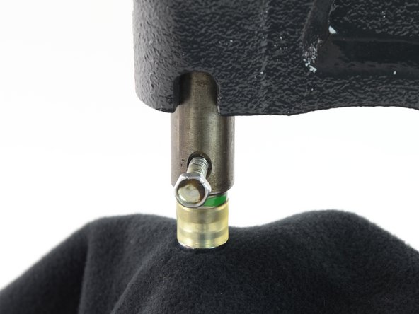 ハンドプレスを使ってプラスチック製スナップ留めを付ける方法: 手順 9、 3の画像 3