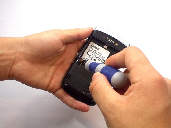 Blackberry Torch 9810 Rear Facing Camera Replacement, Unscrew Screws: crwdns2935265:03crwdnd2935265:02crwdnd2935265:02crwdne2935265:0