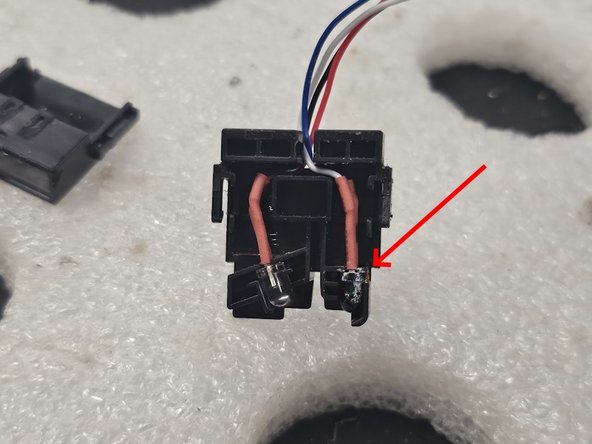Roborock S7: Cliff sensor replacement, Disassemble the cliff sensor: crwdns2935265:011crwdnd2935265:03crwdnd2935265:03crwdne2935265:0