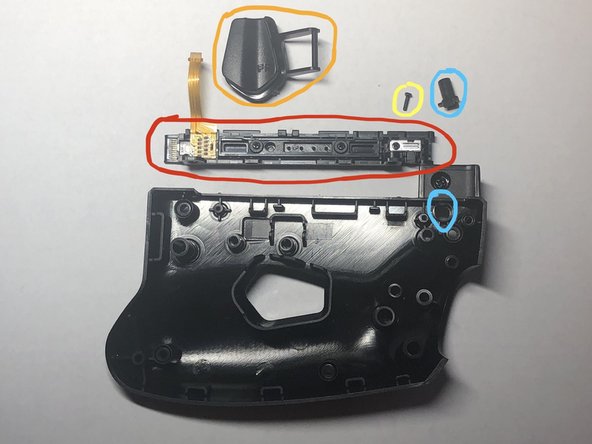 Right Controller, Disassemble back half: crwdns2935265:04crwdnd2935265:02crwdnd2935265:02crwdne2935265:0