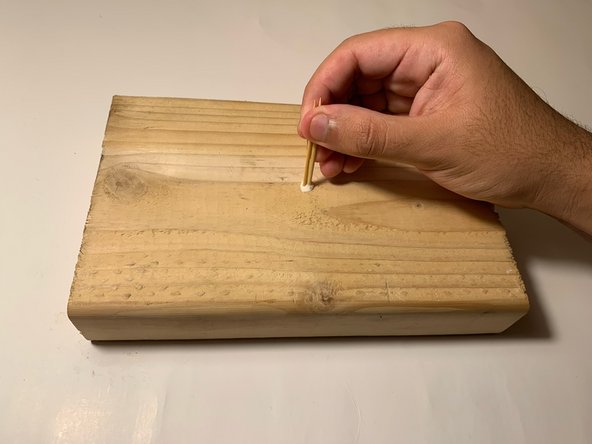 How to Fix A Stripped Screw Hole: passo 3, immagine 2 di 2