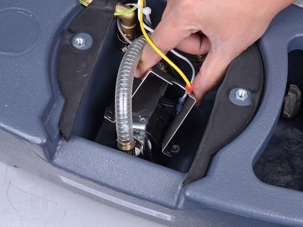 Presto Carpet Extractor 9.840-068.0 2016 Pump Replacement, Remove the Pump Mounting Bracket: crwdns2935265:09crwdnd2935265:02crwdnd2935265:03crwdne2935265:0