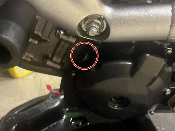 1999-2002 Suzuki SV650 Valve Inspection and Adjustment Replacement, Remove these two big screws: crwdns2935265:021crwdnd2935265:02crwdnd2935265:02crwdne2935265:0