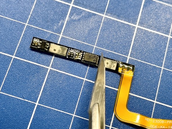 Wahoo Elemnt Roam (WFCC4) Screen and Battery Replacement, Clean up Old Battery Circuit Board: crwdns2935265:010crwdnd2935265:02crwdnd2935265:03crwdne2935265:0